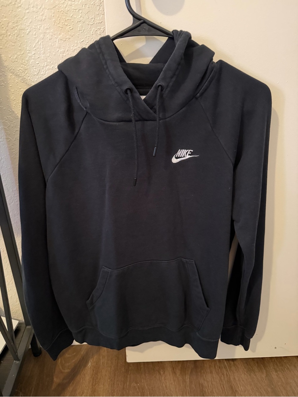 Nike Women’s Black Pullover Hoodie Sweatshirt